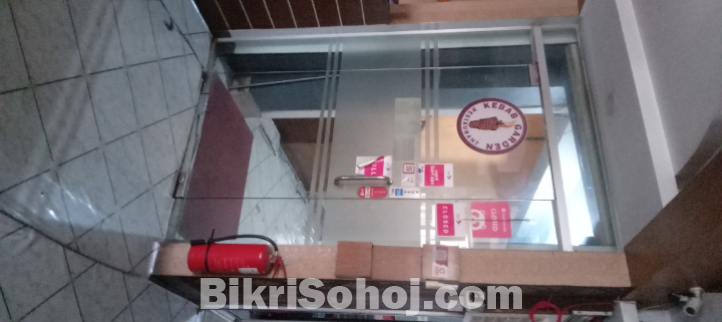 অফিস, দোকান,শোরুম বা রেস্টুরেন্টের জন্য ভাড়া দেওয়া হবে।